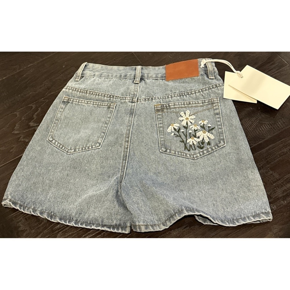 Womens 26" Denim Jean Shorts Embroidered Floral Daisy Pocket Boho‎ Festival NEW - Picture 3 of 9